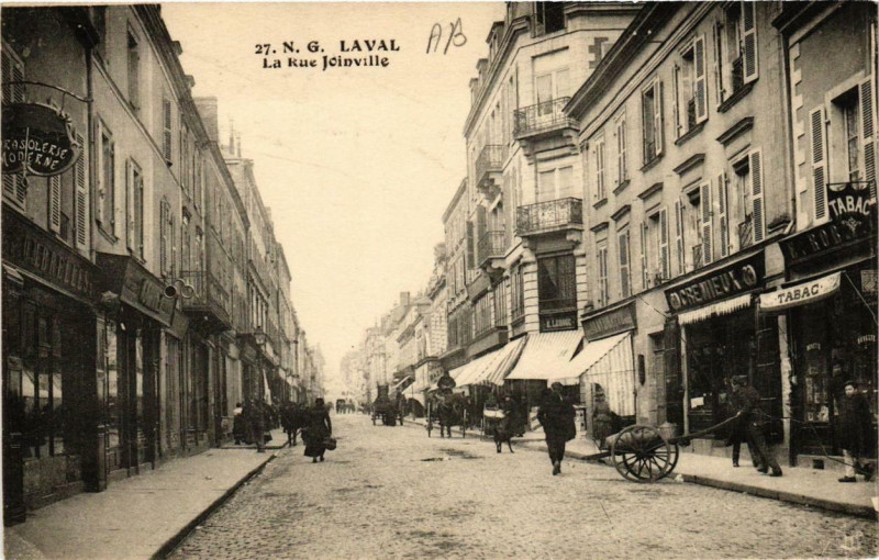 Carte postale ancienne Laval La Rue Joinville à Laval
