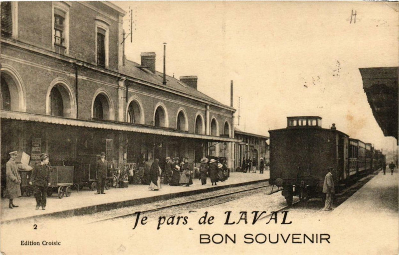 Carte postale ancienne Le pars de Laval Bon Souvenir à Laval