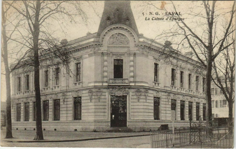 Carte postale ancienne Laval La Caisse à Laval