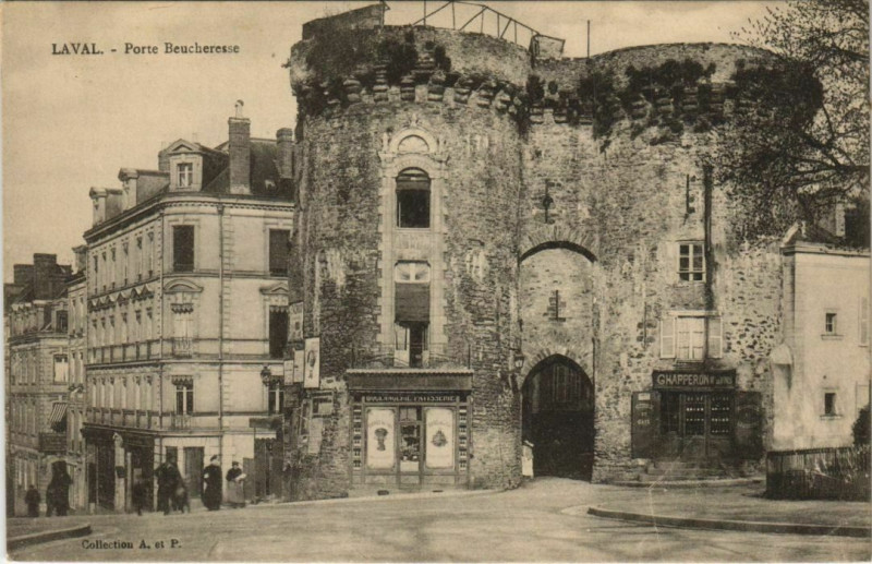 Carte postale ancienne Laval Porte Beucheresse à Laval