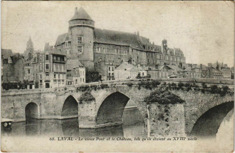 Carte postale ancienne Laval Le vieux et le Chateau à Laval
