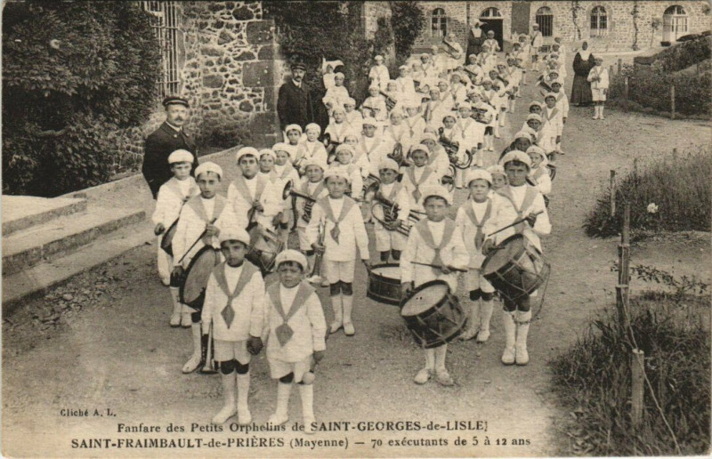 Carte postale ancienne Fanfare des Petits Orphelins de Saint-Georges de Lisle