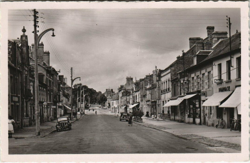 Carte postale ancienne Pre-en-Pail - Rue Aristide-Briand