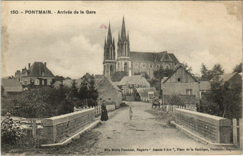 Carte postale ancienne Pontmain - Arrivee de la Gare à Pontmain