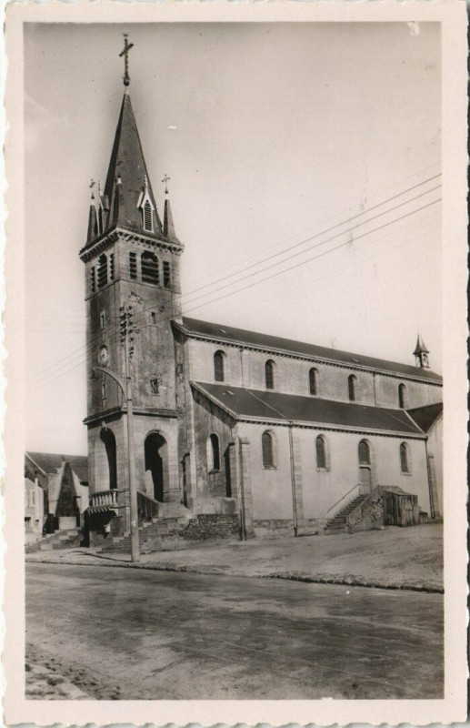 Carte postale ancienne Pre-en-Pail - L'Eglise