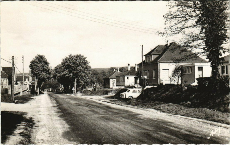 Carte postale ancienne Pre-en-Pail - Avenue de Bretagne
