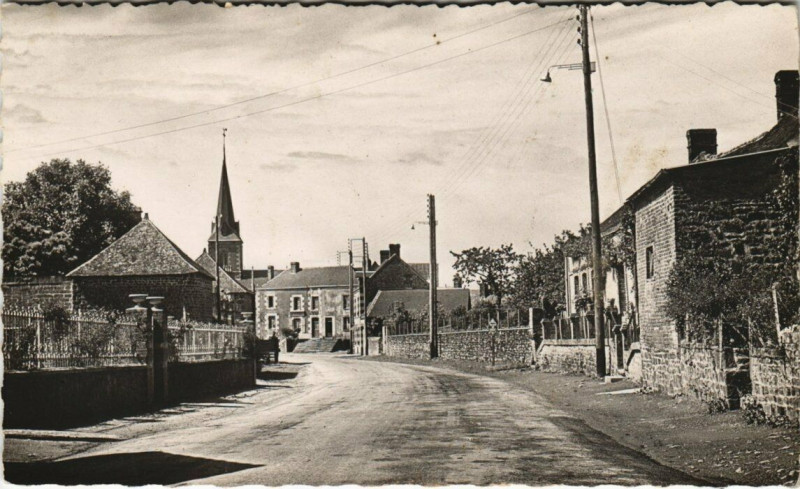 Carte postale ancienne Charcigne - Route de Ribay