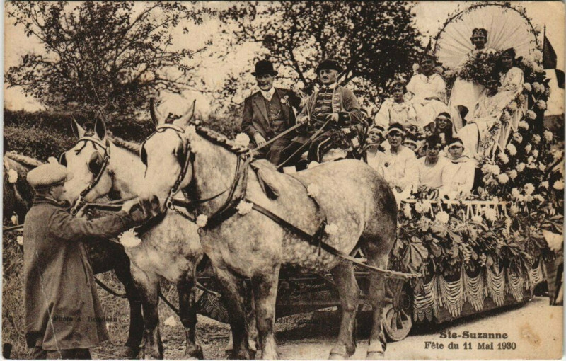 Carte postale ancienne Sainte-Suzanne - Fete du 11 mai 1930