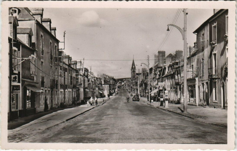 Carte postale ancienne Pre-en-Pail - Rue Aristide-Briand