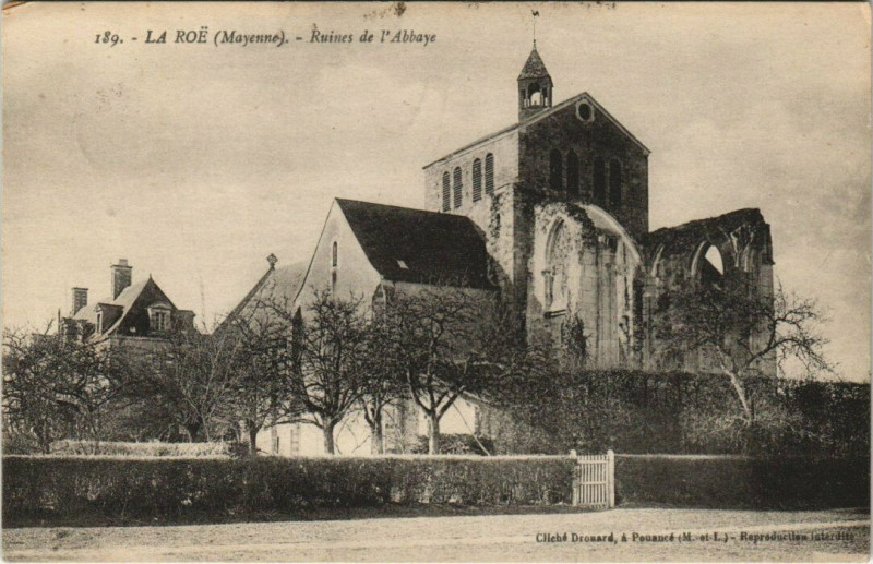 Carte postale ancienne La Roe - Ruines de l'Abbaye à La Roë