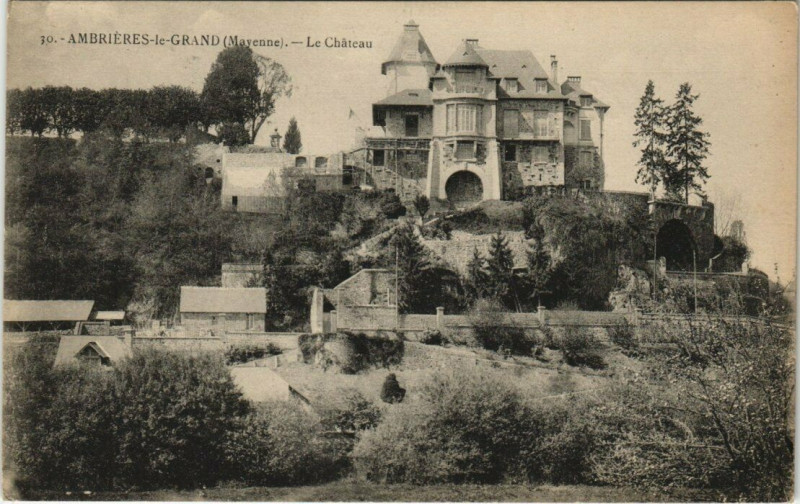 Carte postale ancienne Ambrieres-le-Grand - Le Chateau
