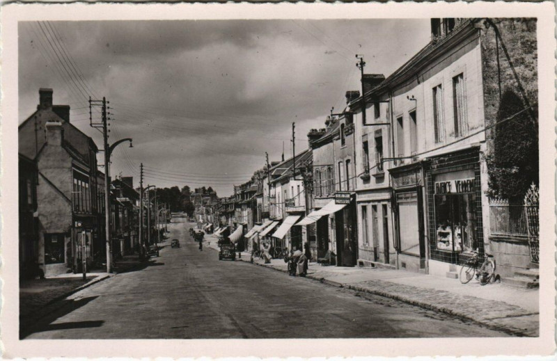 Carte postale ancienne Pre-en-Pail - Rue Aristide-Briand