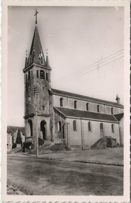 Carte postale ancienne Pre-en-Pail - L'Eglise