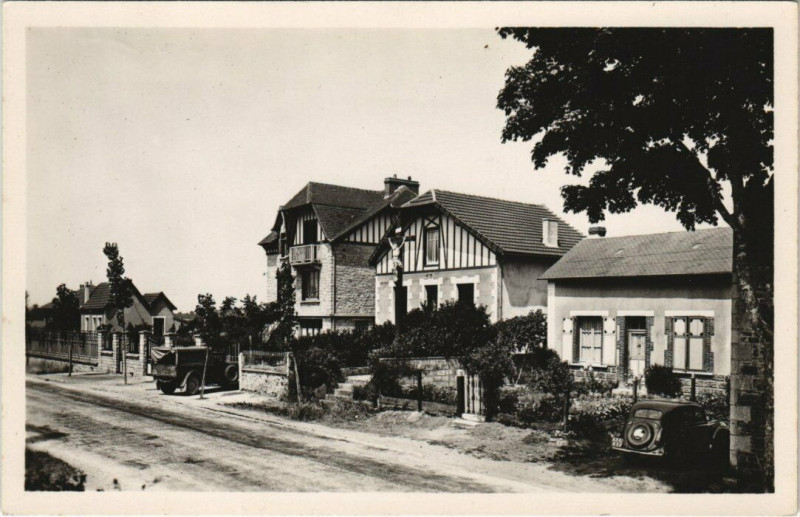 Carte postale ancienne Pre-en-Pail - Cite Dromer