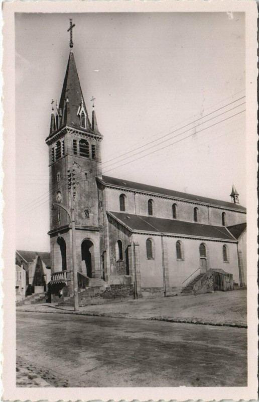 Carte postale ancienne Pre-en-Pail - L'Eglise
