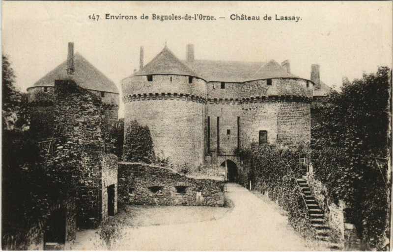 Carte postale ancienne Environs de Bagnoles de l'Orne - Chateau de Lassay