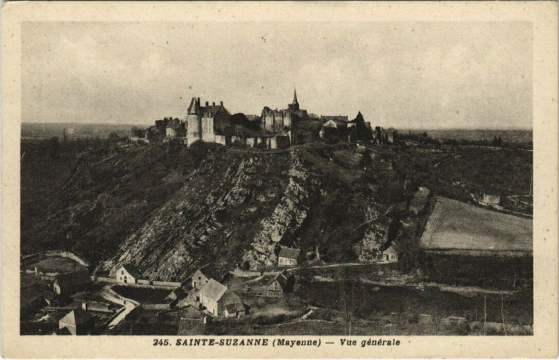 Carte postale ancienne Sainte-Suzanne - Vue generale