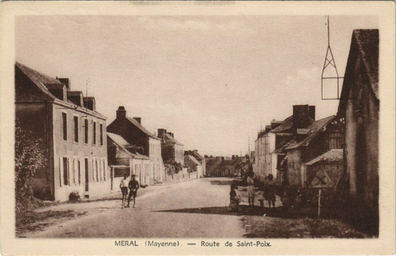 Carte postale ancienne Meral - Route de Saint-Poix à Méral