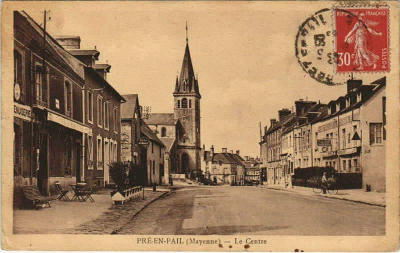 Carte postale ancienne Pre-en-Pail - Le Centre