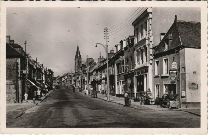 Carte postale ancienne Pre-en-Pail - Rue Aristide-Briand