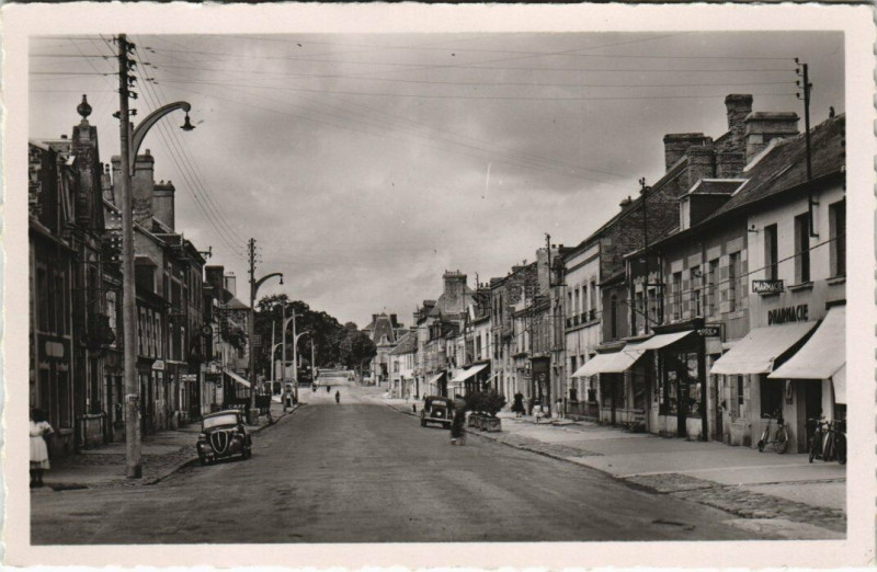 Carte postale ancienne Pre-en-Pail - Rue Aristide-Briand