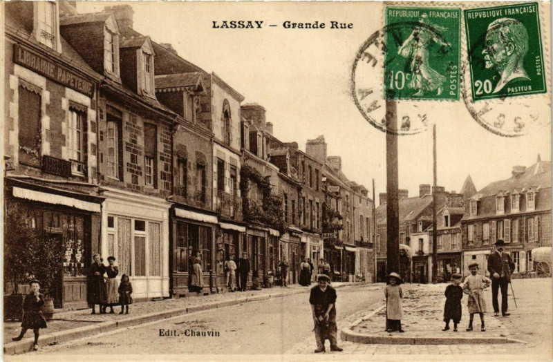 Carte postale ancienne Lassay Grande Rue