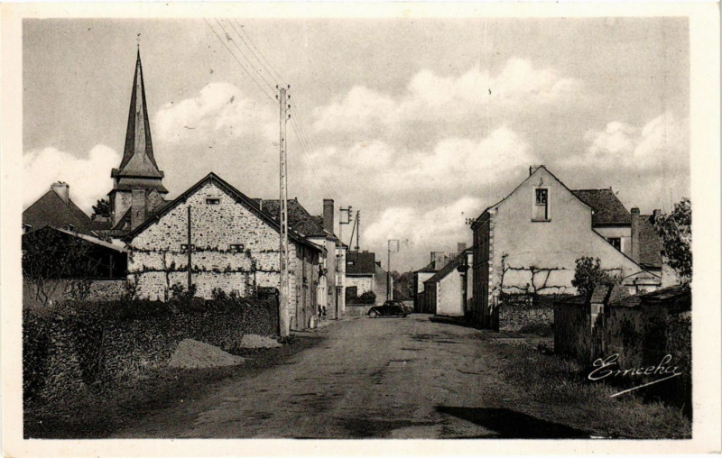 Carte postale ancienne Saint-Laurent des Mortiers, Mayenne. Arrivée de Miré à Mayenne