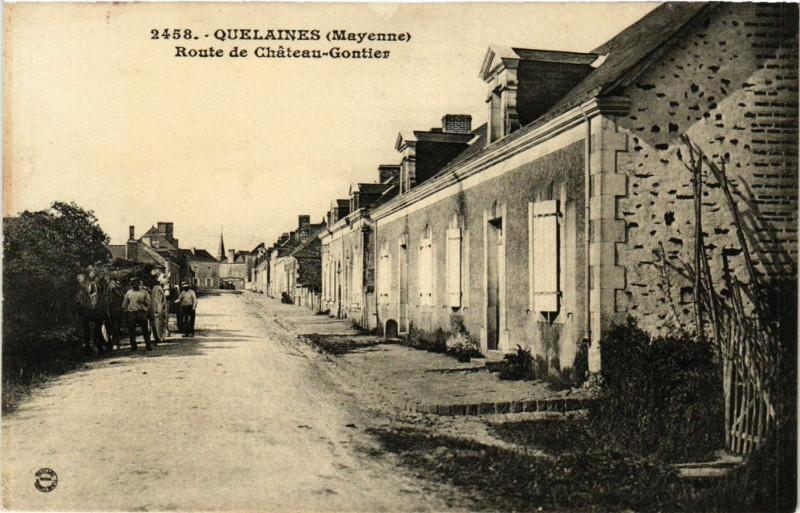 Carte postale ancienne Quelaines, Route de Chateau-Gontier