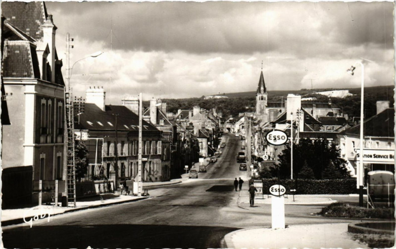 Carte postale ancienne Pre en Pail-Mayenne, Rue Aristide Briand à Mayenne
