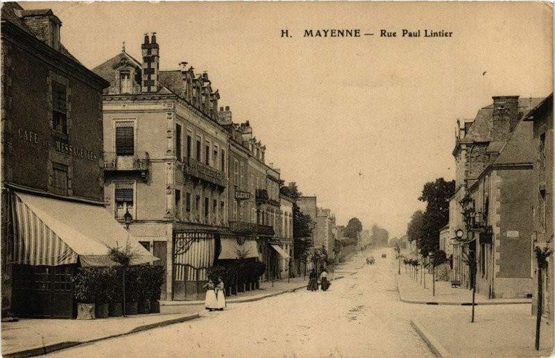 Carte postale ancienne Mayenne-Rue Paul Lintier à Mayenne