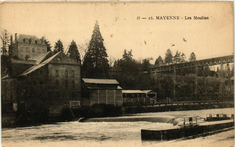 Carte postale ancienne Mayenne-Les Moulins à Mayenne