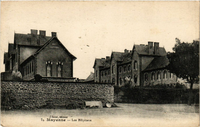 Carte postale ancienne Mayenne-Les Hopitaux à Mayenne