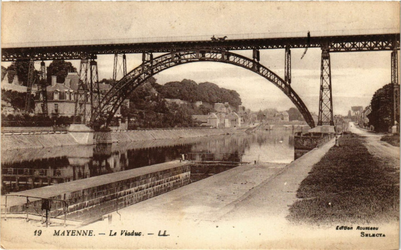 Carte postale ancienne Mayenne-Le Viaduc à Mayenne