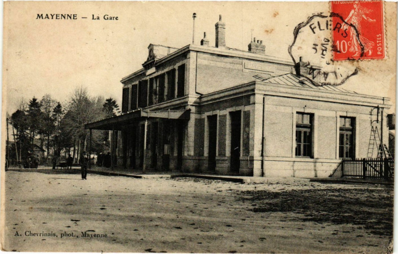 Carte postale ancienne Mayenne-La Gare à Mayenne