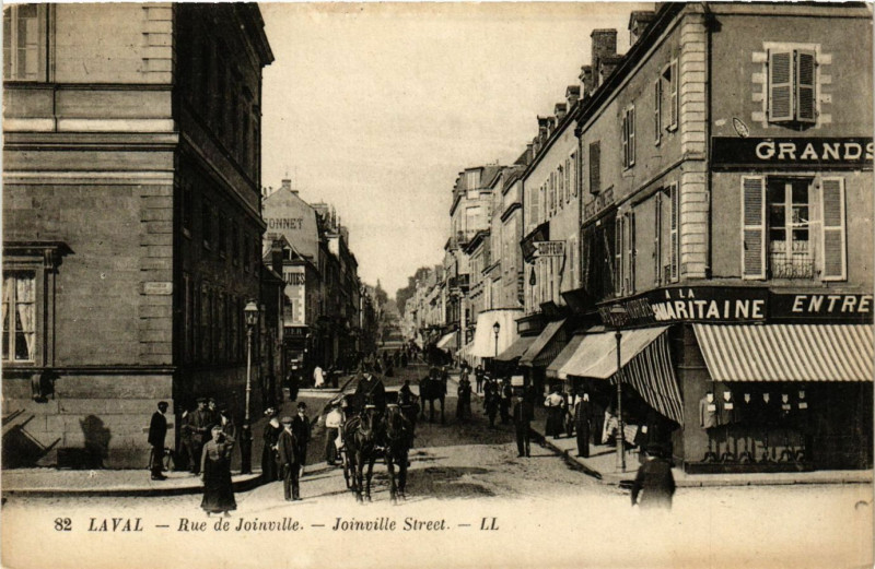 Carte postale ancienne Laval-Rue de Joinville à Laval