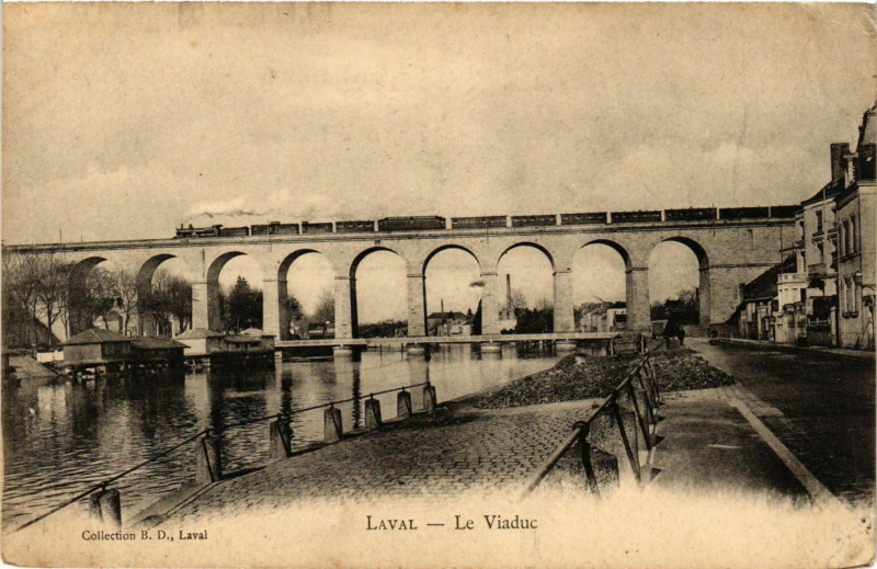 Carte postale ancienne Laval-Le Viaduc à Laval