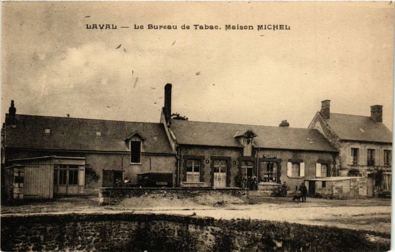 Carte postale ancienne Laval-Le Bureau de Tabac, Maison Michel à Laval