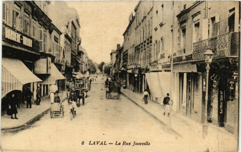 Carte postale ancienne Laval-La Rue Joinville à Laval