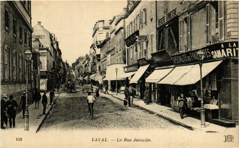 Carte postale ancienne Laval-La Rue Joinville à Laval