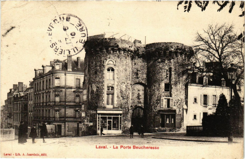 Carte postale ancienne Laval-La Porte Beucheresse à Laval