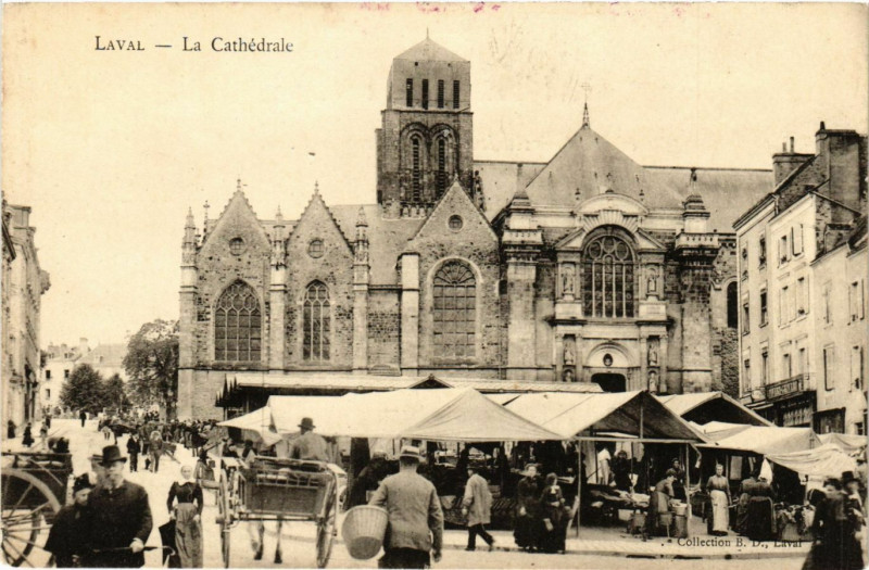 Carte postale ancienne Laval-La Cathédrale à Laval