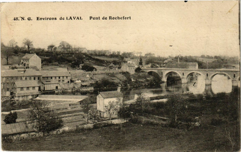 Carte postale ancienne Environs de Laval, Pont de Rochefort à Laval