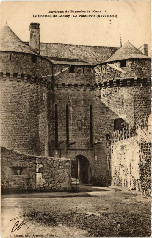 Carte postale ancienne Env.de Bagnoles de l'Orne, Le Chateau de Lassay-Le Pont levis