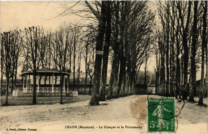 Carte postale ancienne Craon-Le Kiosque et la Promenade à Craon