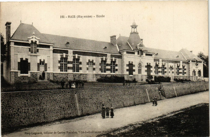 Carte postale ancienne Bais-Mayenne, Ecole à Bais