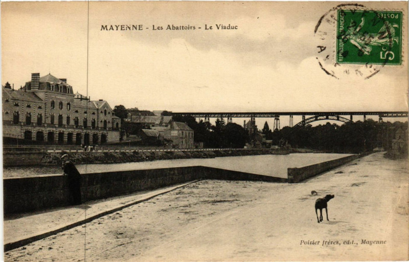 Carte postale ancienne Mayenne - Les Abattoies le Viaduc à Mayenne