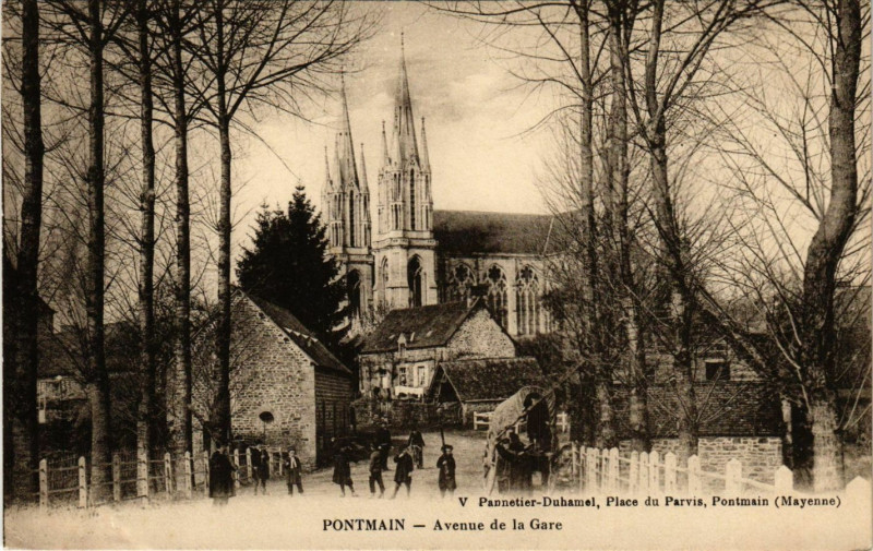 Carte postale ancienne Pontmain - Avenue de la Gare à Pontmain