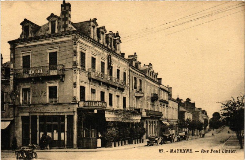 Carte postale ancienne Mayenne - Rue Paul Lintier à Mayenne