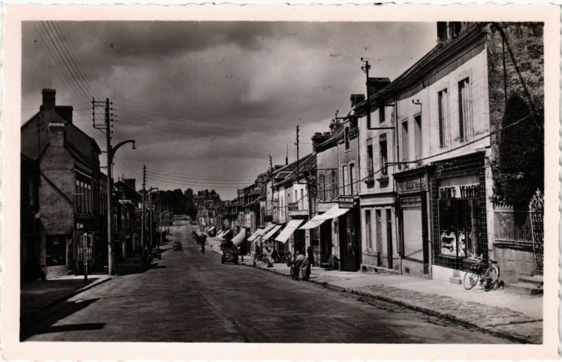 Carte postale ancienne Mayenne - Pre en Pail Rue Aristide Briand à Mayenne