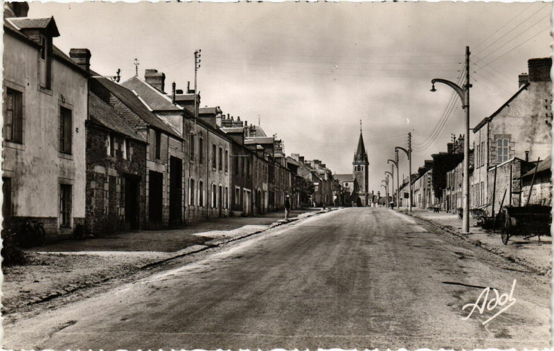 Carte postale ancienne Mayenne - Pre en Pail Arrivee par Alencon à Mayenne